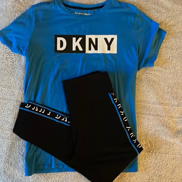 Women’s XL DKNY logo T-Shirt, & DKNY LARGE Matching leggings.